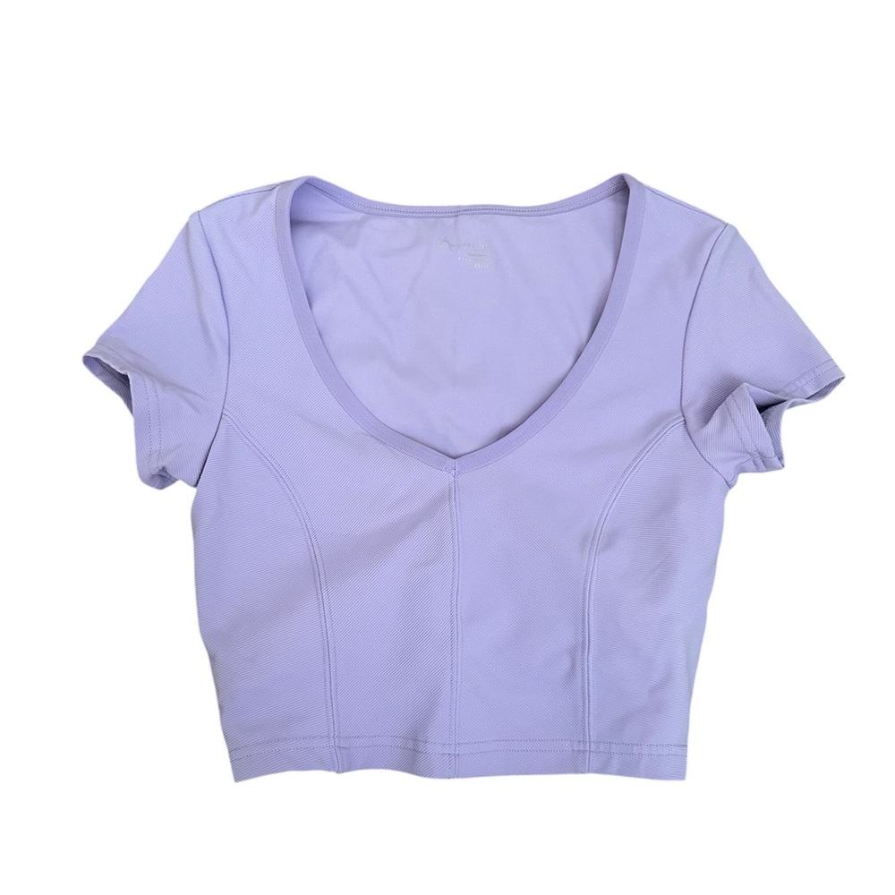 Lavender V-Neck Cropped Tee - Women's Top